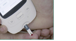 Applying a blood sample to a Glupad test strip